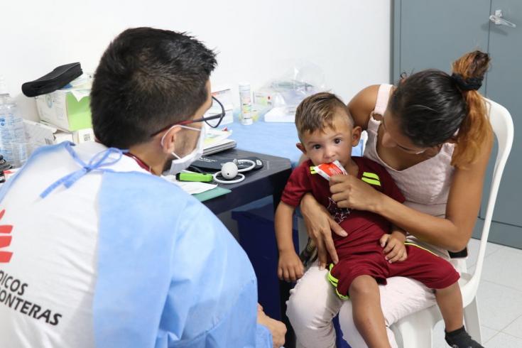 La presencia de MSF en los asentamientos informales de La Gabarra busca fortalecer las actividades de promoción y prevención de la salud como componente clave de la salud integral de los migrantes venezolanos y colombianos que han regresado a esta región.