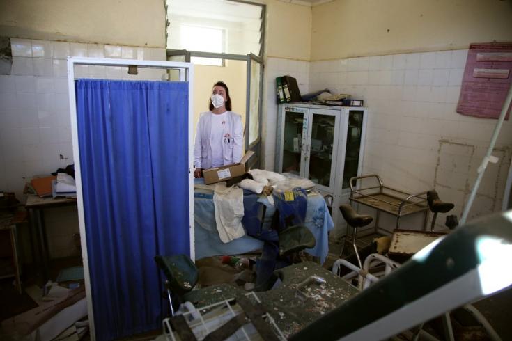 Inspeccionamos la sala de partos de un centro de salud en Sebeya, que sufrió graves daños al comienzo del conflicto cuando fue alcanzada por cohetes. Tigray, Etiopía, marzo de 2021