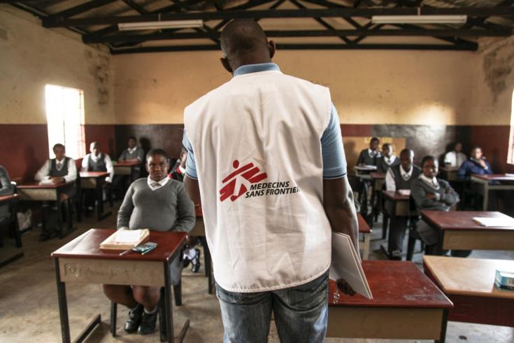 Visita a escuelas para informar sobre el VIH Sida