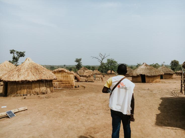 Promotor de salud visita campo para personas desplazadas internamente en República Centroafricana