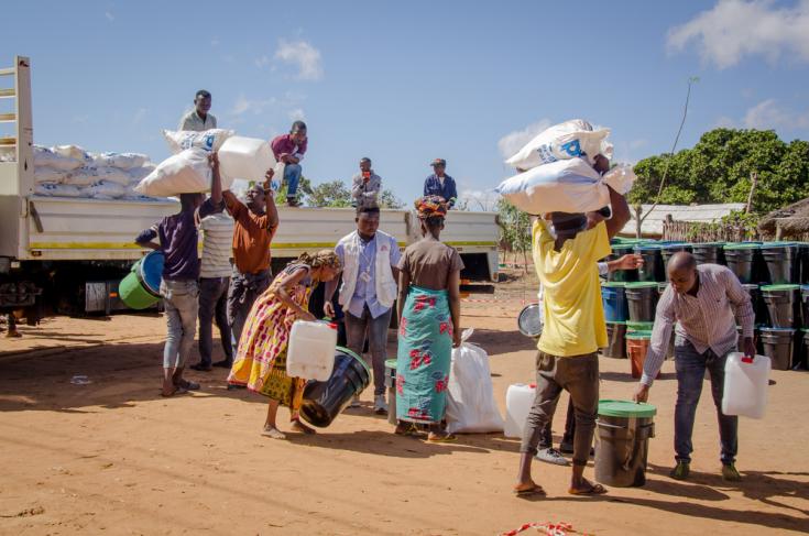 Distribución de artículos de primera necesidad en Montepuez, Cabo Delgado, Mozambique