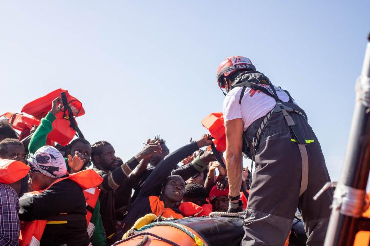 Rescate de MSF a personas en el mar Mediterráneo. 