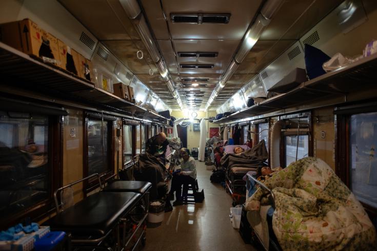 Interior del tren sanitario de Médicos Sin Fronteras en Ucrania