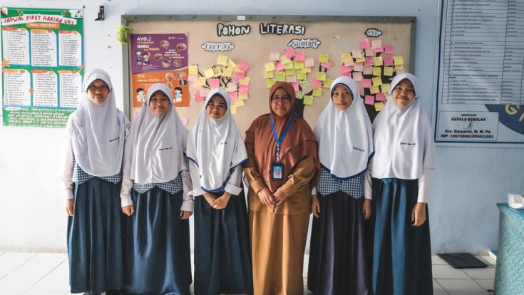 Adolescentes que participan del programa de salud comunitario en Indonesia
