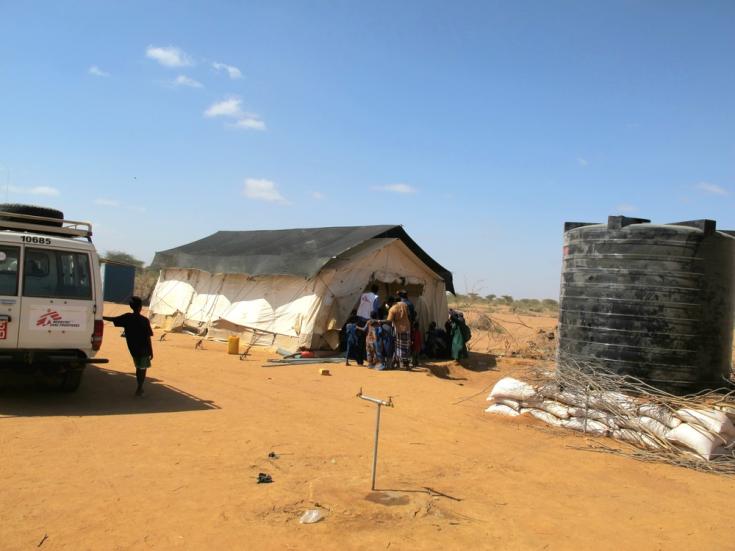 Clínica móvil para atender personas desnutridas en Dadaab, Kenia