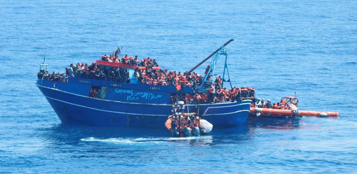 MSF asistió a una embarcación en apuros con 602 personas a bordo en el Mar Mediterráneo.