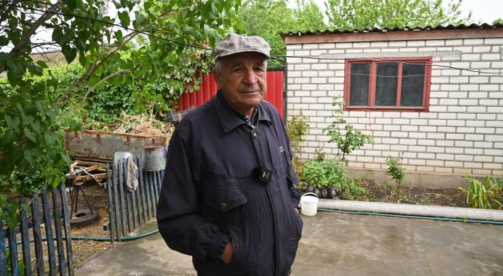 Anatoliy Andrievsky, de 74 años, vivió toda su vida en Myrolyubivka, región de Kherson