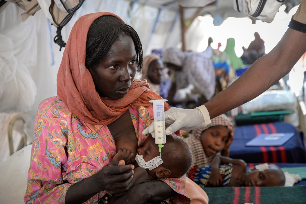 Abdul tenía 11 meses en noviembre, cuando fue admitido en el centro de tratamiento de desnutrición de MSF en Gwange, Maiduguri. © A. Baumel/MSF