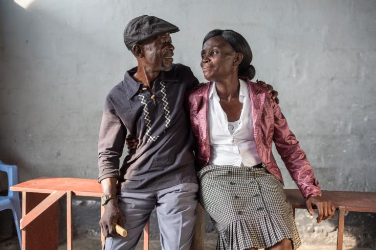 Pareja sobreviviente de HIV atendida por MSF en RDC