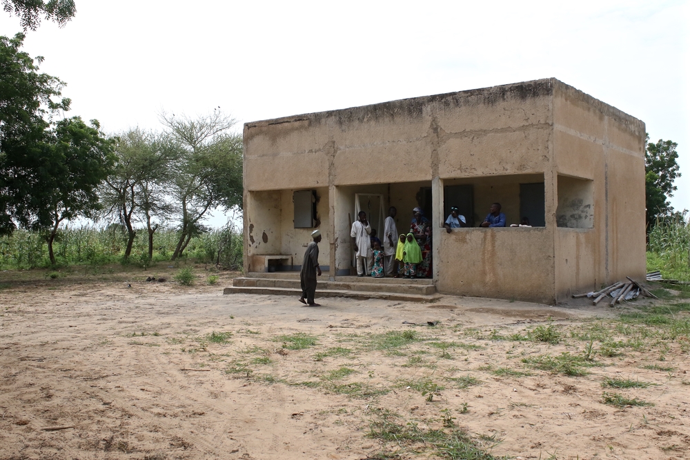 El puesto de salud en el pueblo de Kayaka. Aquí es donde primero van Absatou y su familia cuando los niños enferman.