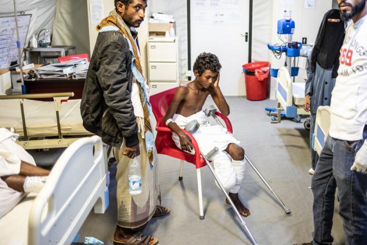 Paciente herido por mina en hospital quirúrgico de MSF en Mocha 