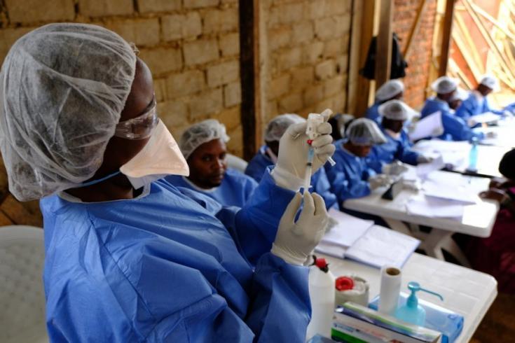 Un equipo de vacunación en el centro de salud Kanzulinzuli en Beni, República Democrática del Congo.