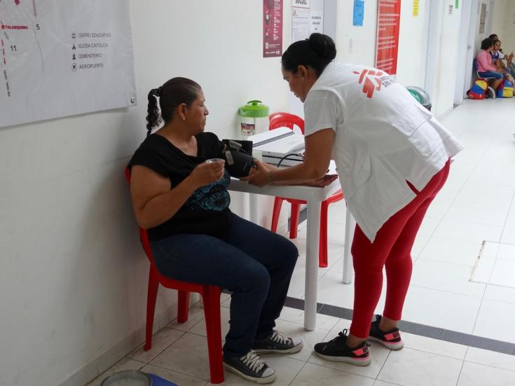 Médicos Sin Fronteras (MSF) brinda atención primaria de salud y salud mental a migrantes venezolanos en los departamentos fronterizos de La Guajira, Norte de Santander y Arauca.
