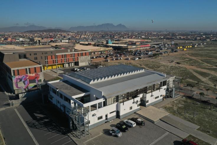 Vista aérea del hospital de campo que instalamos en Khayelitsha, Ciudad del Cabo, para responder al COVID-19 en Sudáfrica.