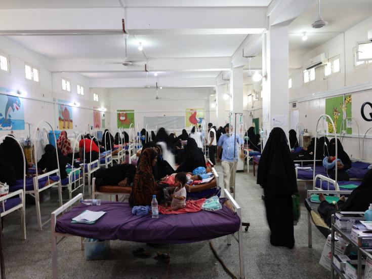 Centro intensivo de nutrición terapéutica del hospital de Abs, Yemen.