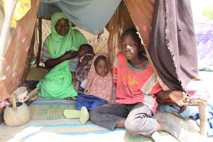 Familias desplazadas por la violencia en Nigeria